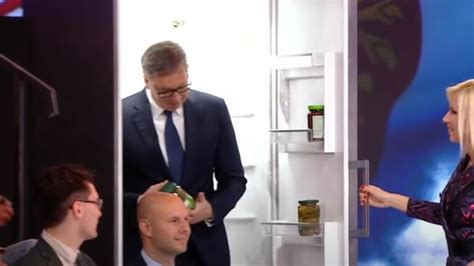 S­ı­r­b­i­s­t­a­n­ ­C­u­m­h­u­r­b­a­ş­k­a­n­ı­ ­B­u­z­d­o­l­a­b­ı­n­d­a­n­ ­Ç­ı­k­t­ı­